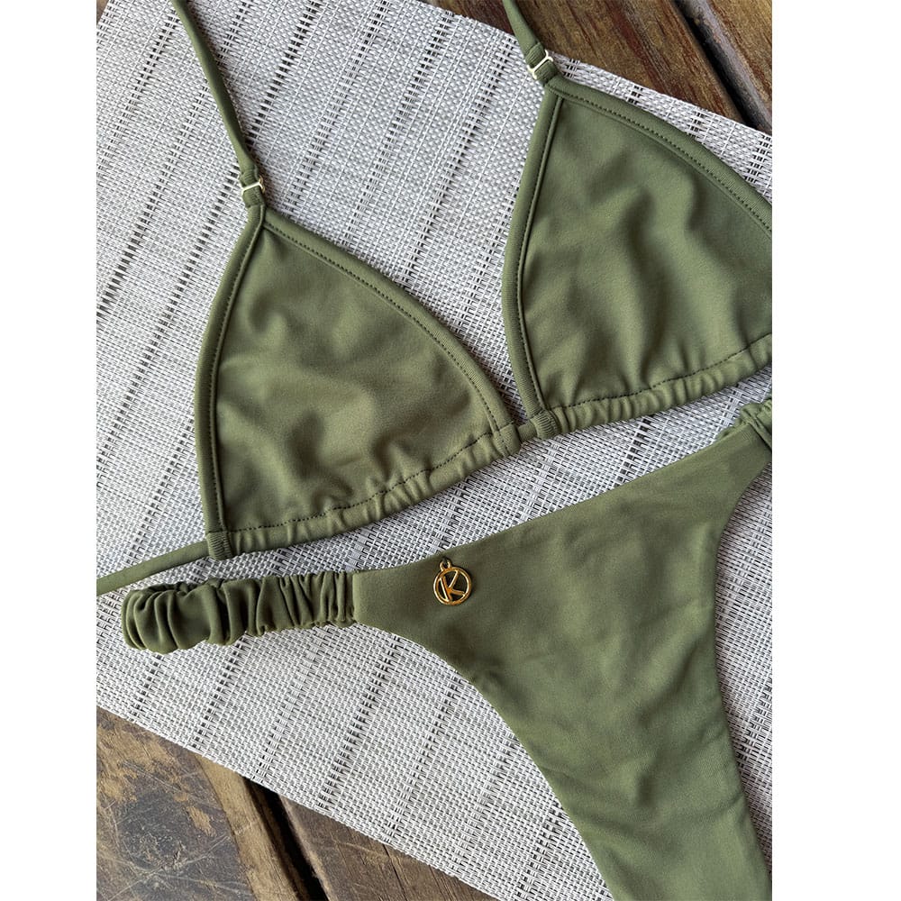 Conjunto de biquíni Frufru Olive | Top Mila + Tanga Flora | Top Micro Cortininha sem Bojo | Tanga Elástico Frufru Fio Dental.