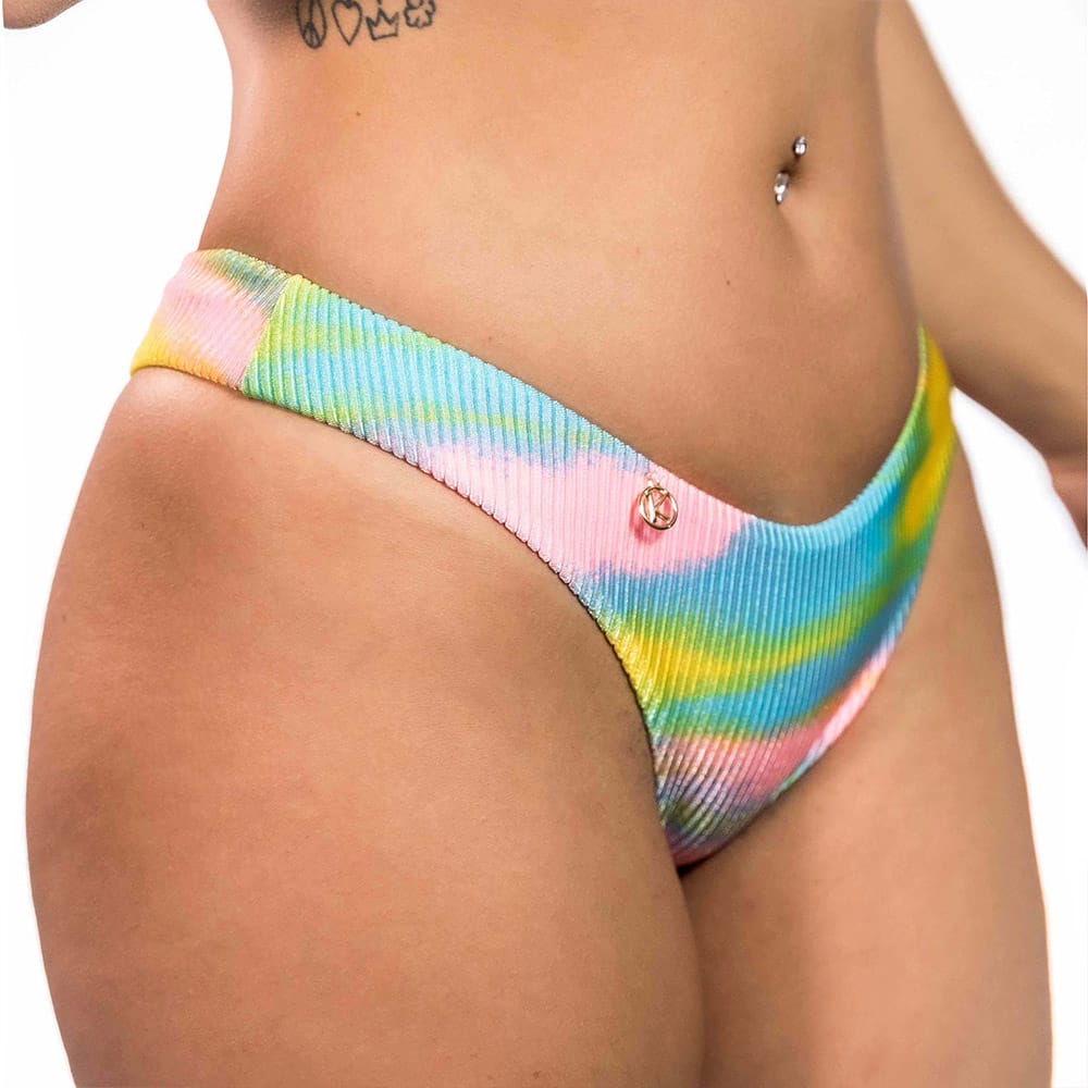 Tanga Isa Prisma | Biquíni Estampado | Tanga Semi Fio | Ripple | Reversível na cor Rosa Iogurte | Tecido Texturizado Semibrilho