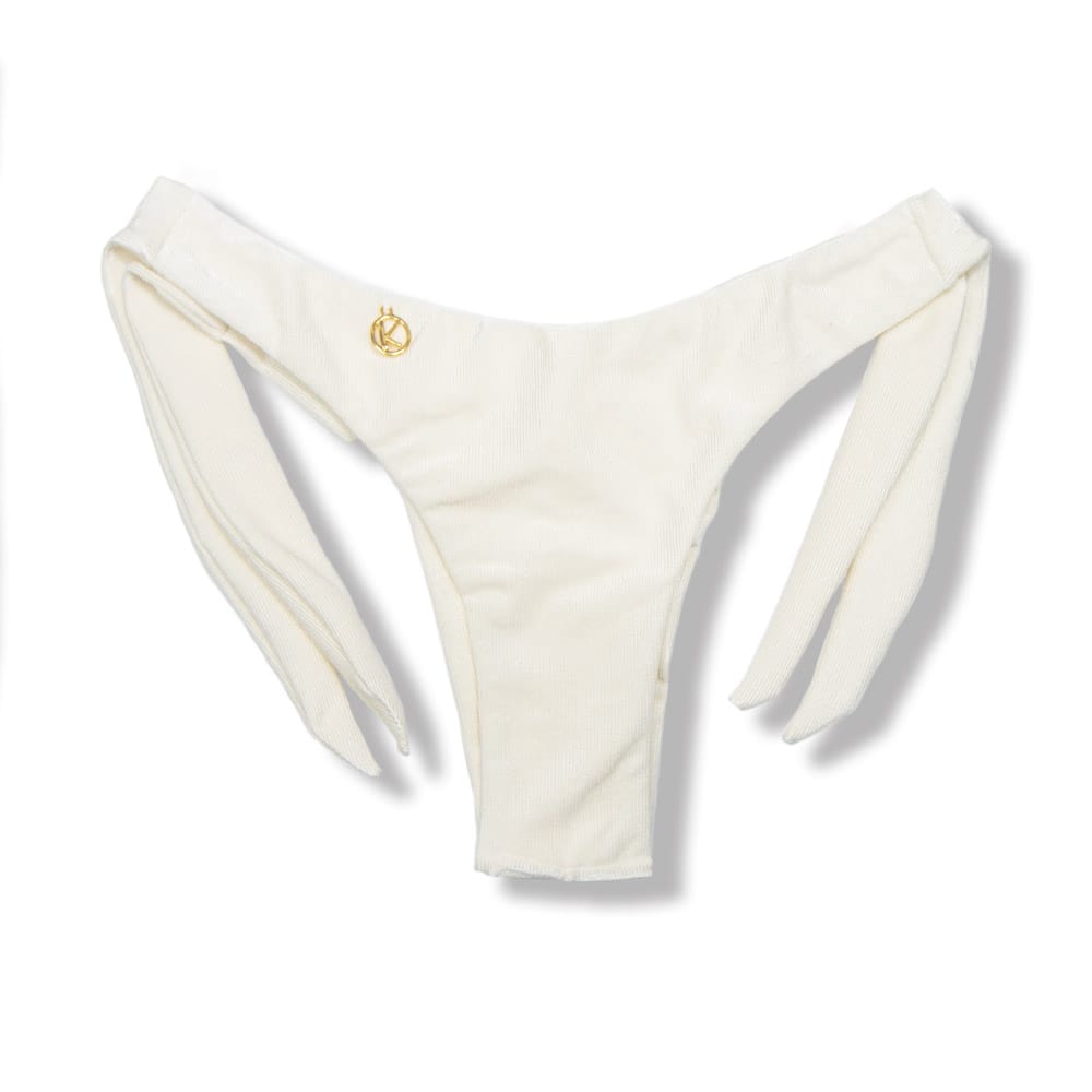 Tanga Mora Pérola | Off-White | Biquíni Fio Duplo | Empina Bumbum | Amarração Lateral Larga | Tecido Texturizado Semibrilho