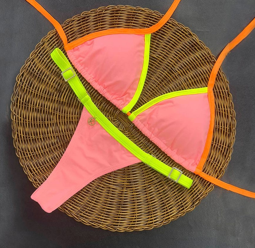 Conjunto de Biquini Lollipop | Top Mara + Tanga Fany | Tanga Marquinha de Fita com regulador | Top Cortininha com Abertura para Bojo | Combinação Pêssego Laranja e Amarelo Neon