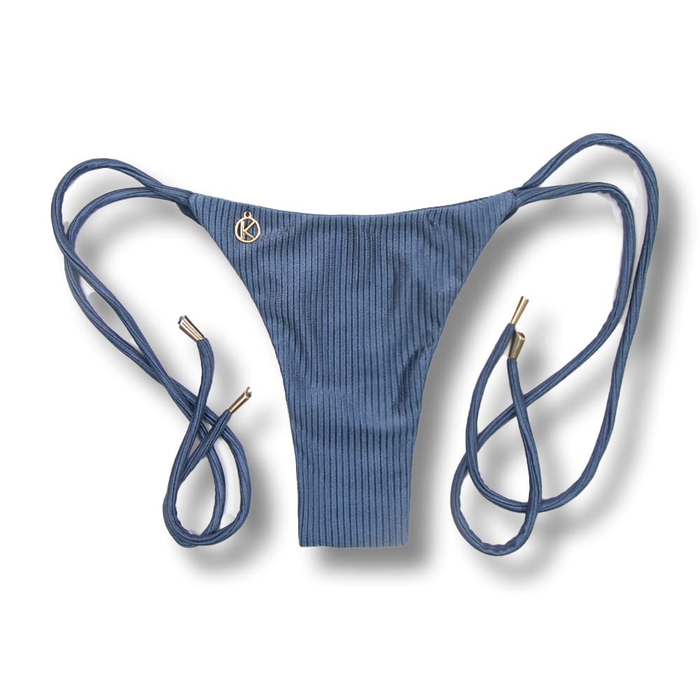 Tanga Cora Acquamarine | Biquíni Fio Dental com Laço Lateral | Dupla Face Liso | Reversível | Tecido Texturizado Semibrilho