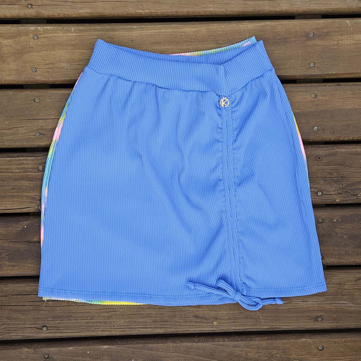 Saia Colissê Ágata Azul | Gringa | Saída de Praia | Mini Saia Plissê | Tecido Texturizado Drapê | Estoque Limitado