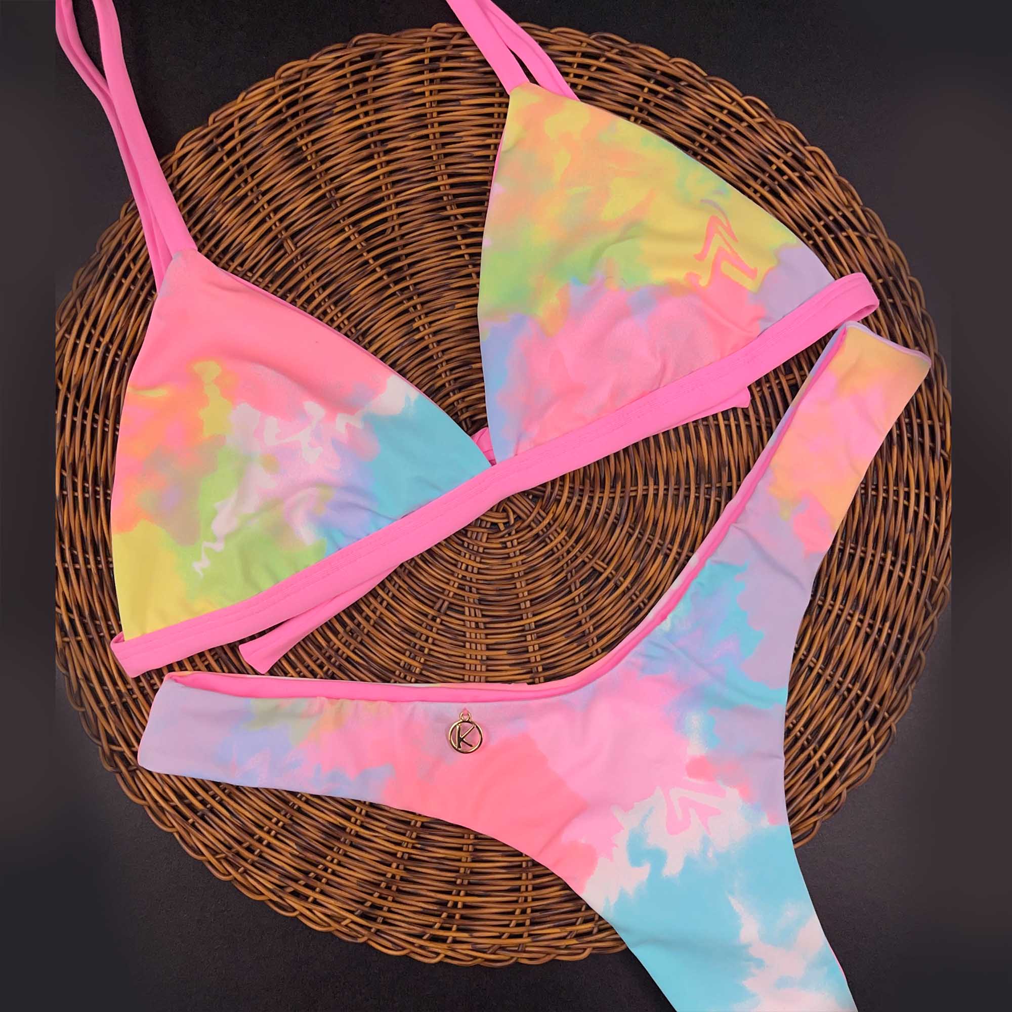 Conjunto de Biquini Tie Dye | Top Jade + Tanga Eva | Tradicional Asa Delta | Tanga dupla face | Top com regulador na alça e com abertura para bojo