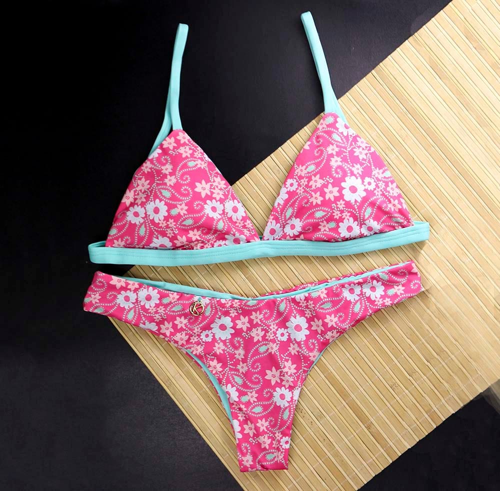 Conjunto de Biquini Floral Rosa com a Combinação Verde Mint | Top Jade + Tanga Isa | Tanga dupla face reversível com drapeado no bumbum | Top com regulador na alça com abertura para bojo