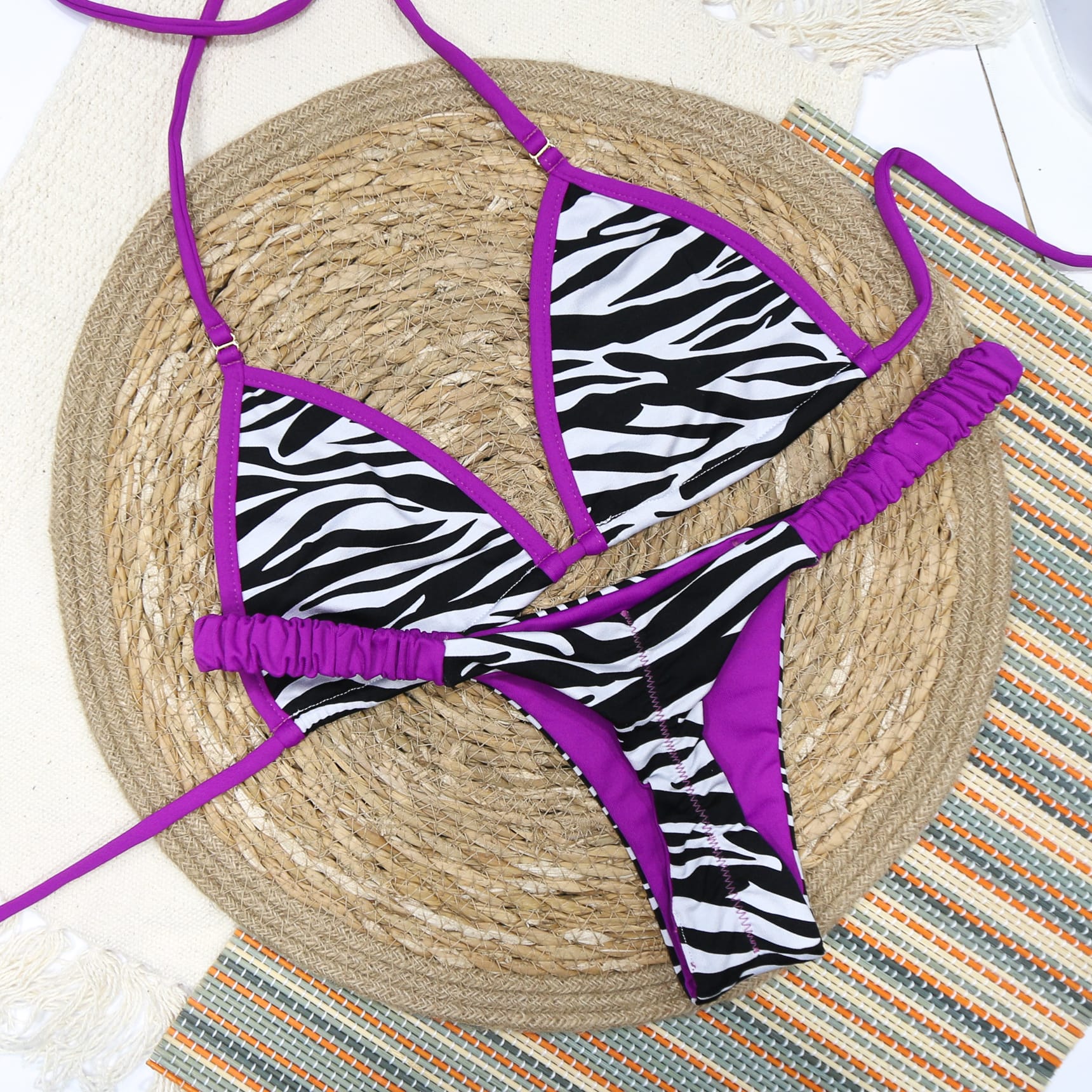 Conjunto de biquíni Zebra com a combinação Uva | Top Mila + Tanga Flora | Top Micro Cortininha sem Bojo | Tanga Elástico Frufru Fio Dental