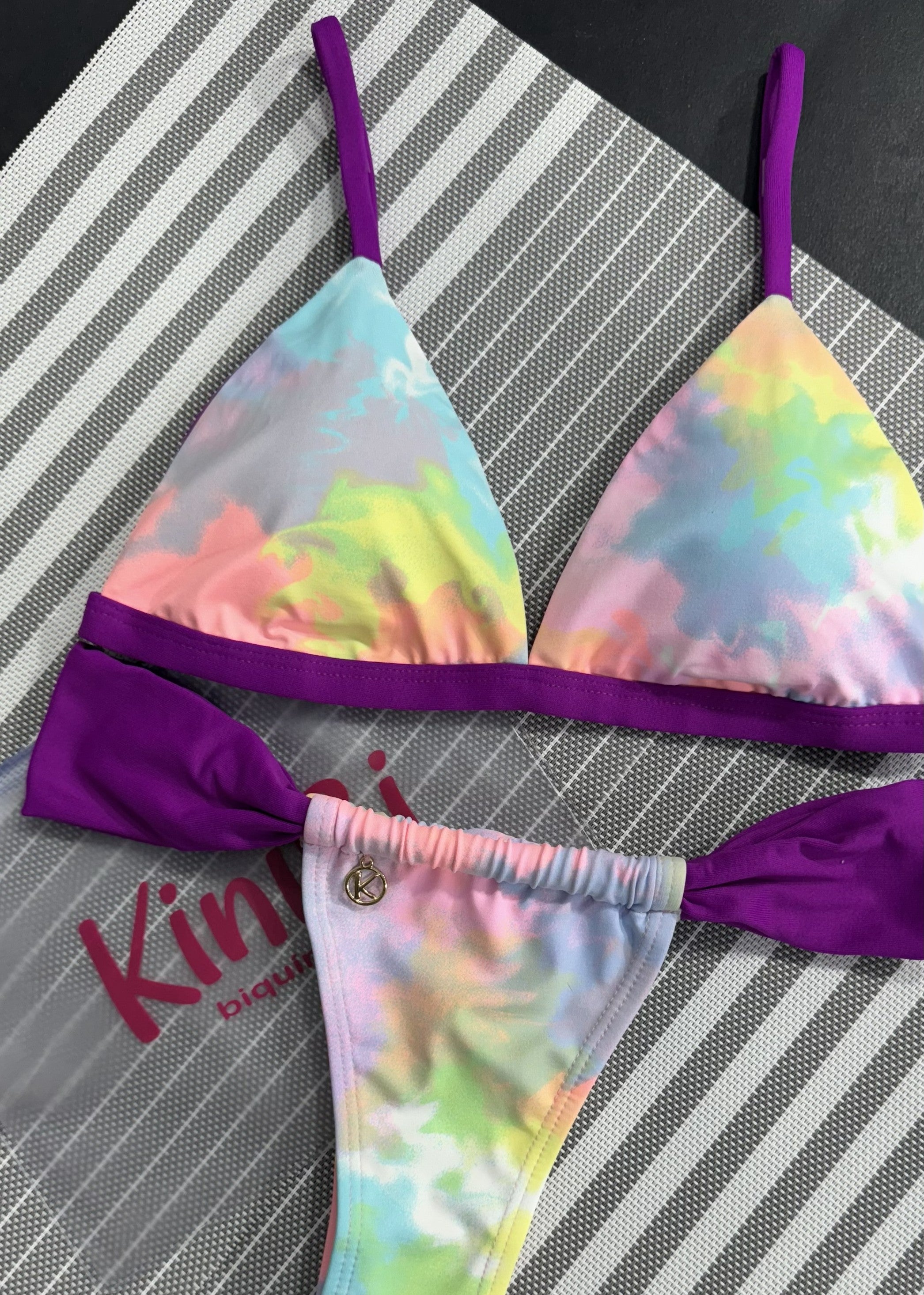Conjunto de Biquíni Tie Dye com a combinação Uva | Top Jade + Tanga Gali