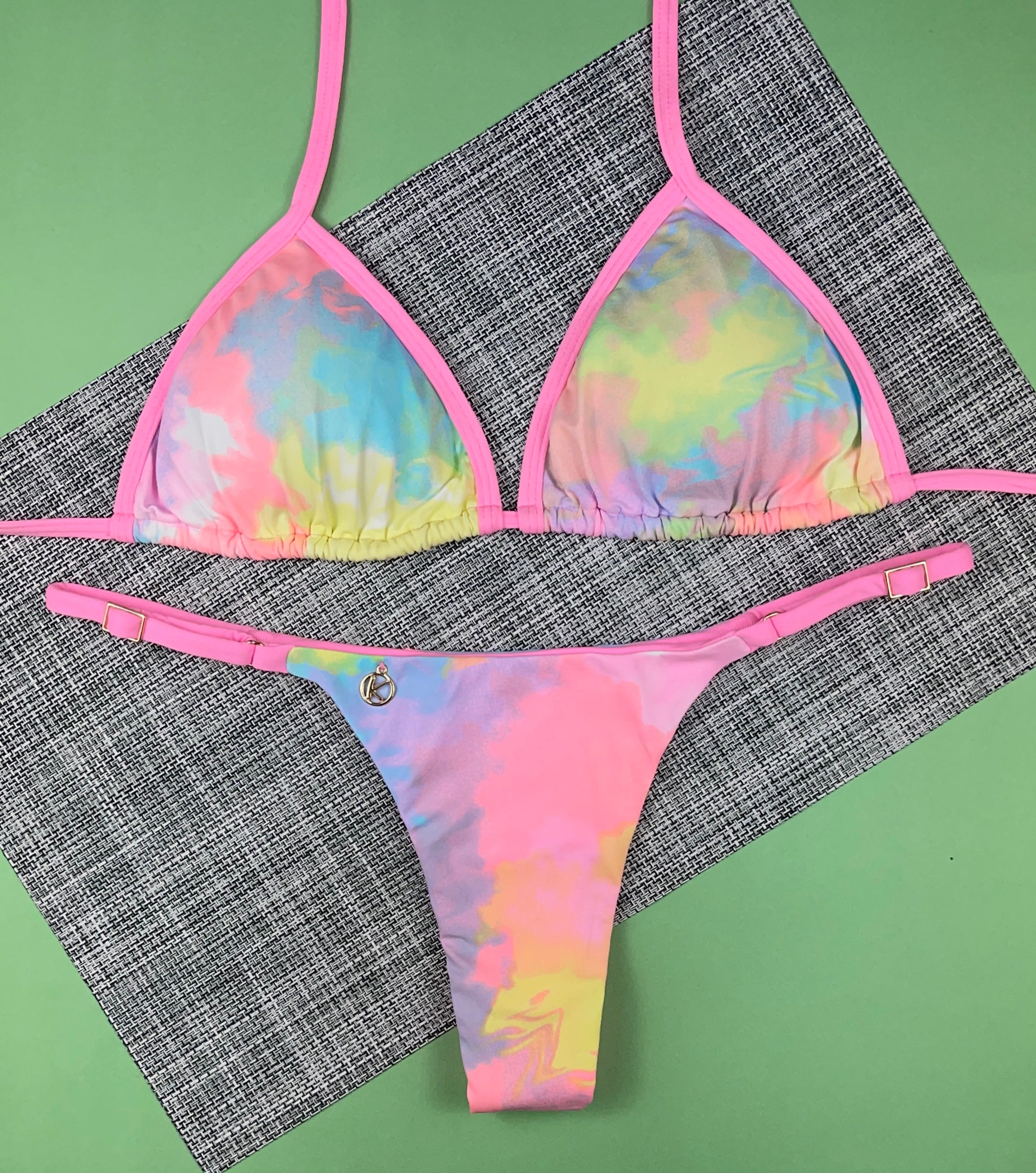 Conjunto de Biquini Tie Dye | Top Mara+ Tanga Mia |Tanga para marquinha perfeita com regulador na lateral |Top cortininha com viés e abertura para bojo