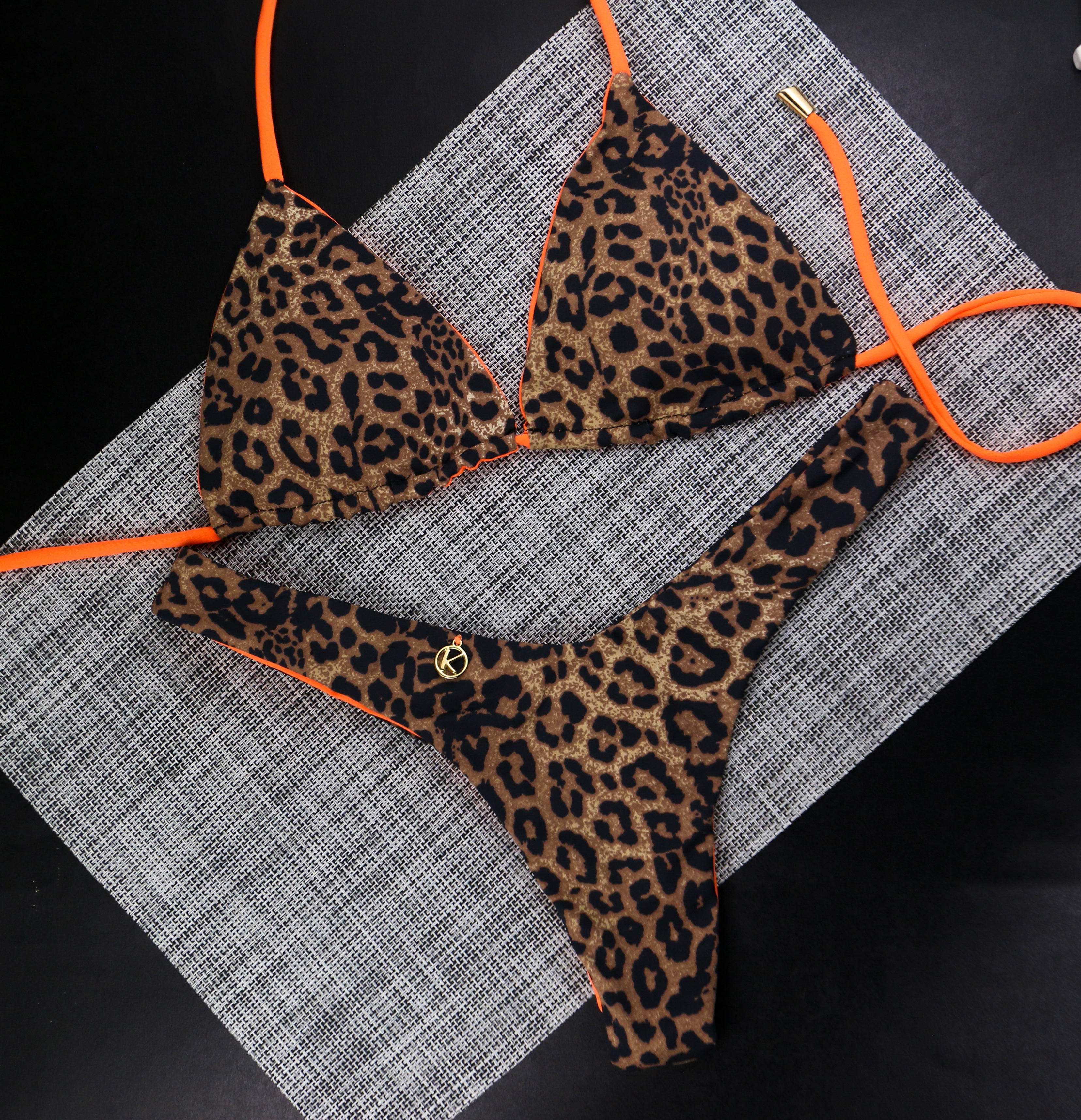 Conjunto de Biquíni Animal Print com Laranja | Top Lua + Tanga Eva