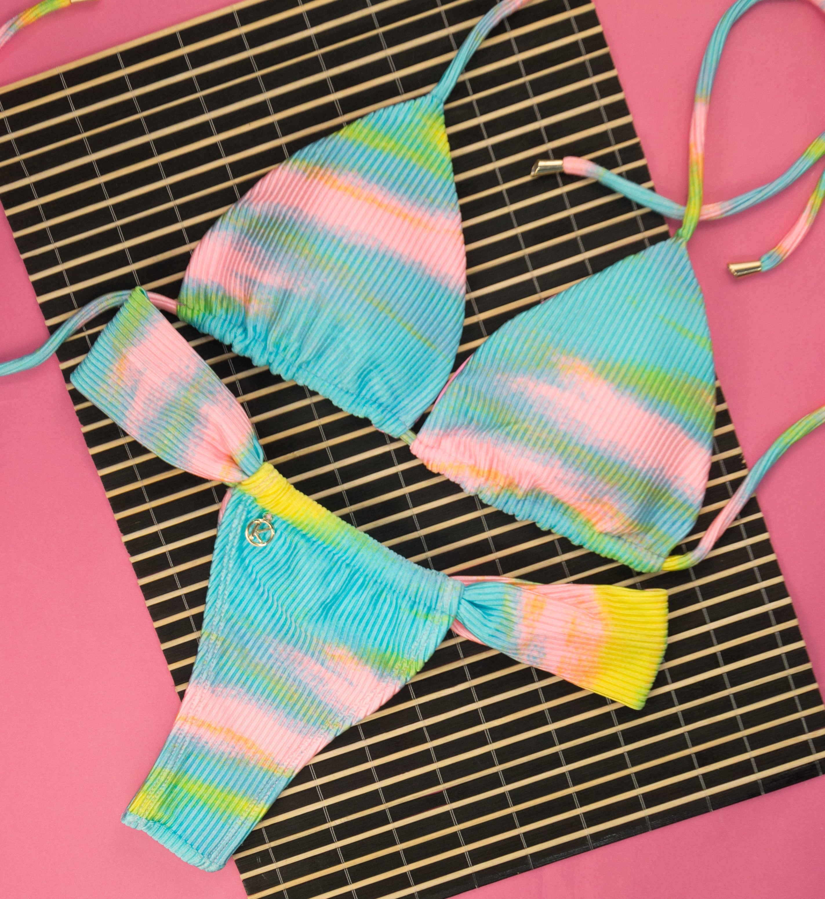 Conjunto de Biquíni Prisma | Top Lua + Tanga Gali | Tanga Cortininha com a opção de deixar mais larga na Lateral | Top com Bojo Dupla Face Reversível na cor Rosa Iogurte