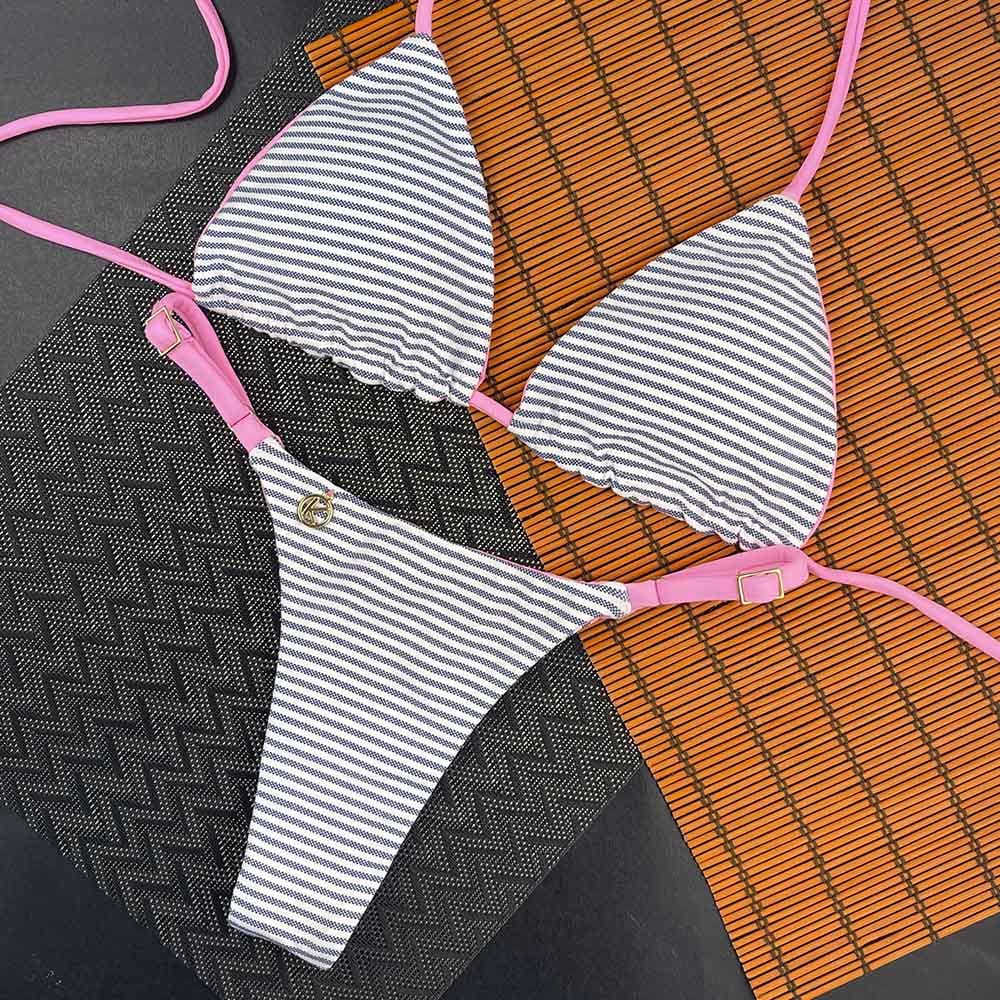 Conjunto de biquíni Denim com a combinação Rosa Iogurte | Top Lua + Tanga Mia | Top Lua vem com o bojo embutido sendo dupla face | Tanga semi fio com regulador na lateral