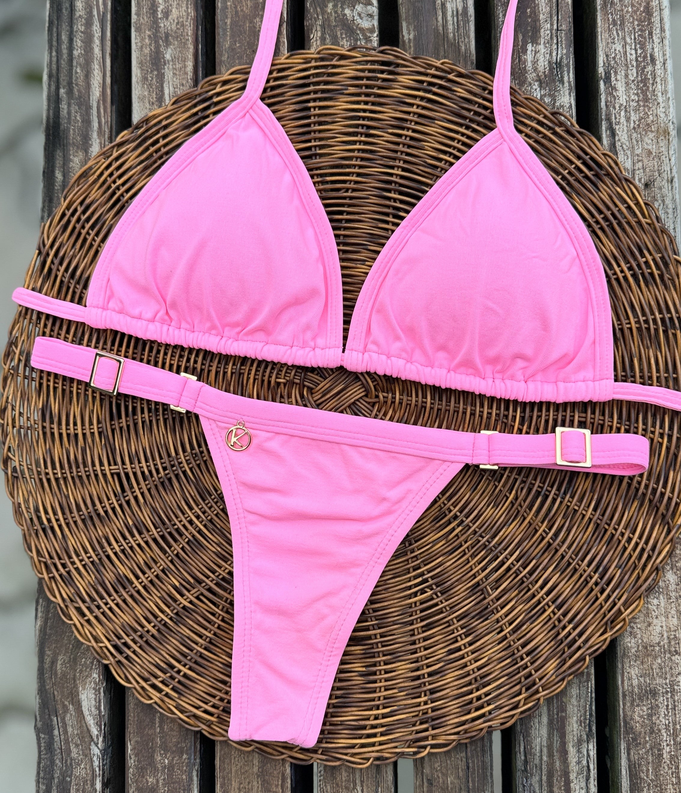 Conjunto de Biquíni Rosa Iogurte | Top Mara + Tanga Fany | Top cortininha com Abertura para Bojo | Tanga Fita que deixa marca de bronze linda | Tecido Opaco