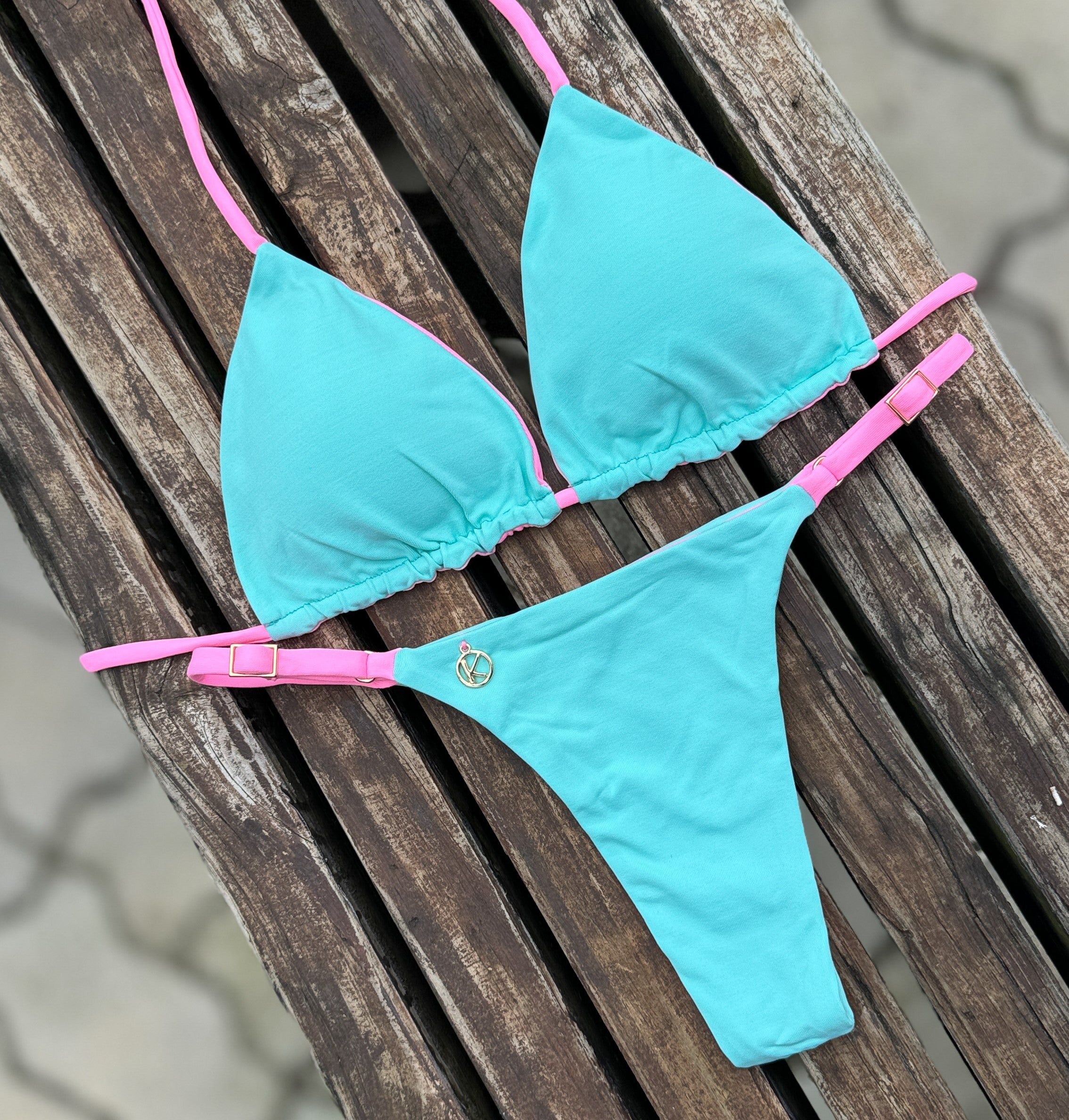 Conjunto de biquíni Bicolor Verde Mint e Rosa Iogurte | Top Lua + Tanga Mia | Top dupla face com bojo embutido | Tanga semi fio com regulador na lateral | Tecido opaco
