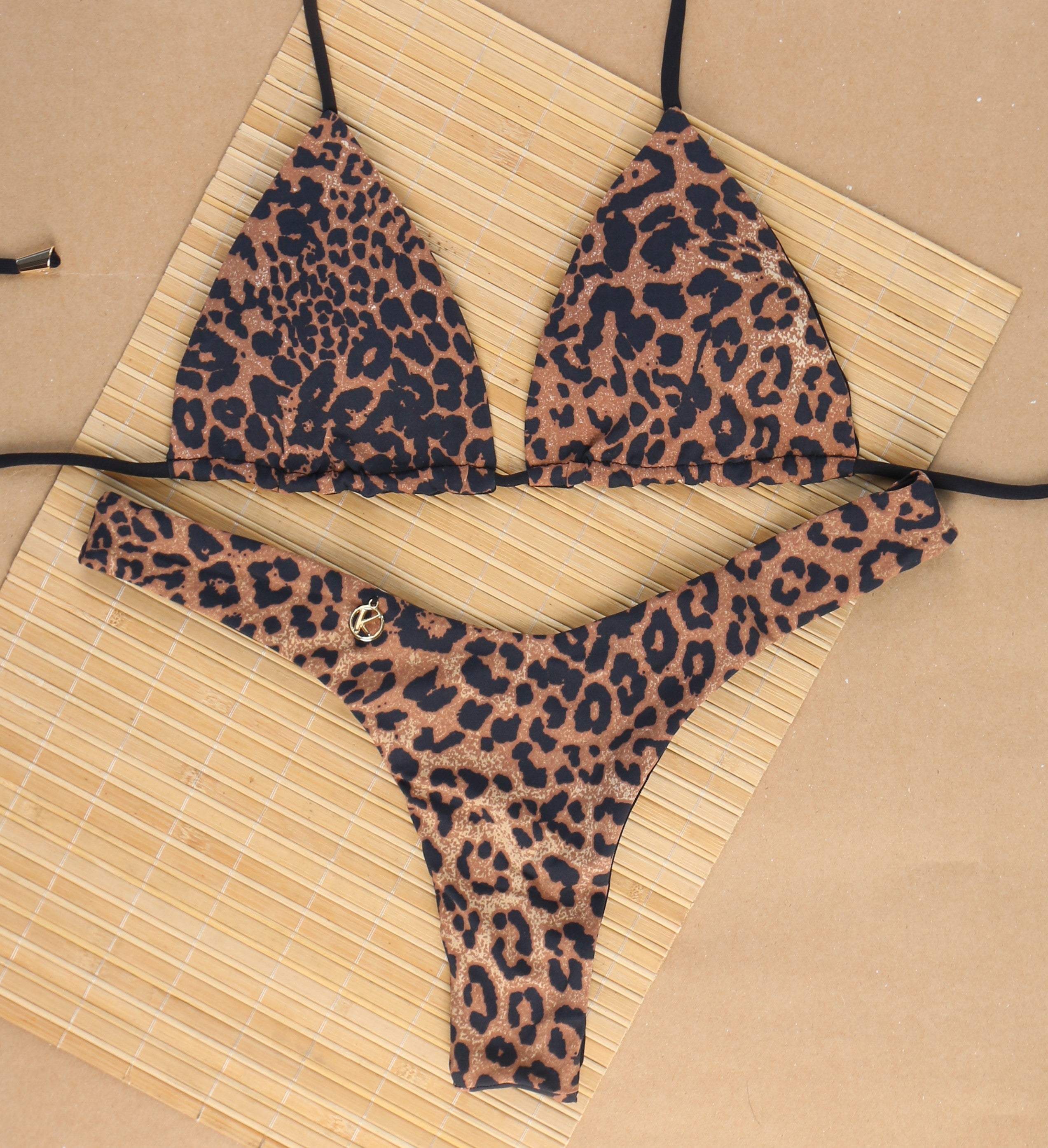 Conjunto de Biquíni Animal Print com Preto | Top Lua + Tanga Eva | Top Dupla Face com Bojo | Tanga Asa Delta Dupla Face