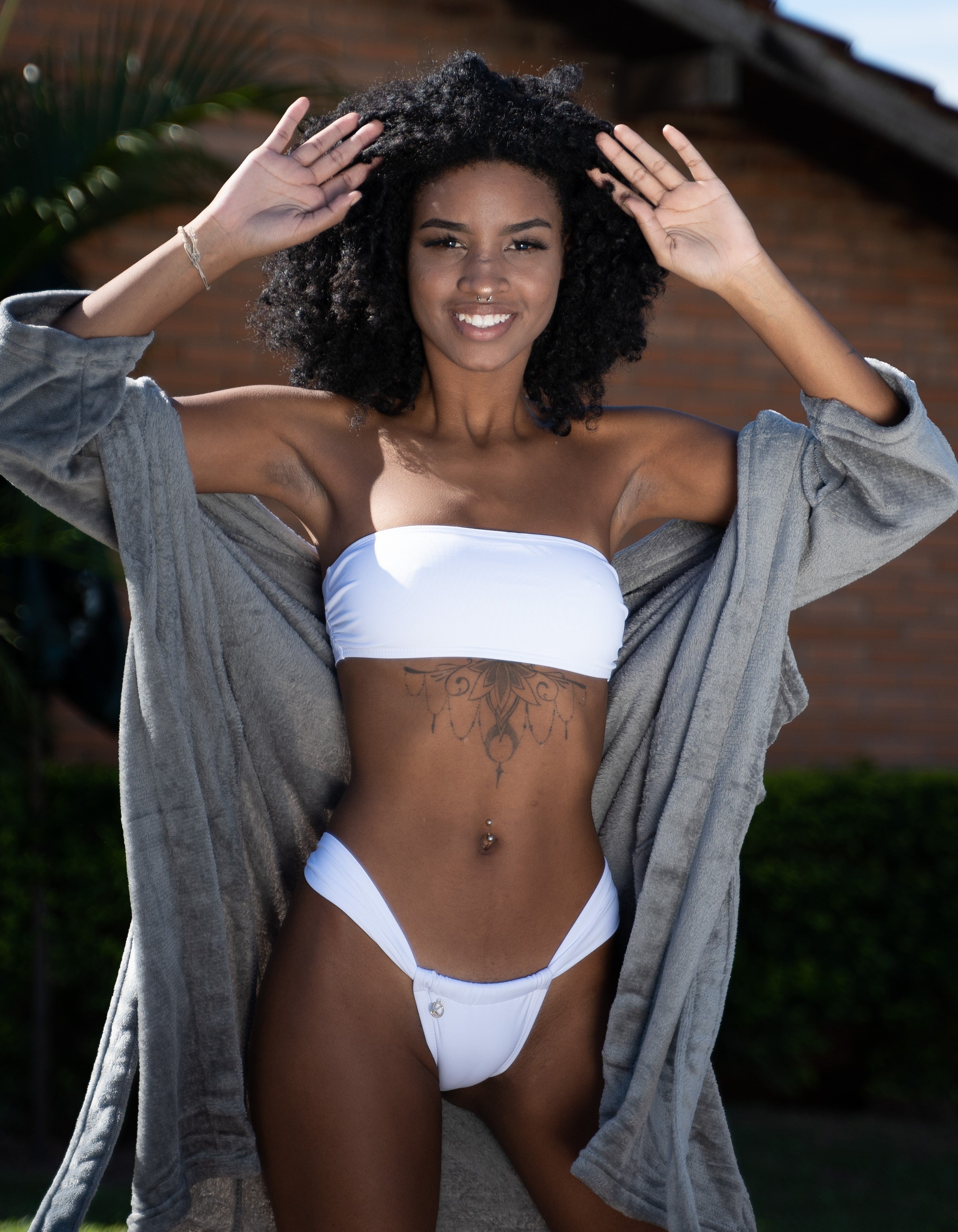 Conjunto de biquíni Branco | Top Faixa + Tanga Gali | Tanga cortininha lateral com a opção de deixar mais larga | Top faixa amarração nas costas